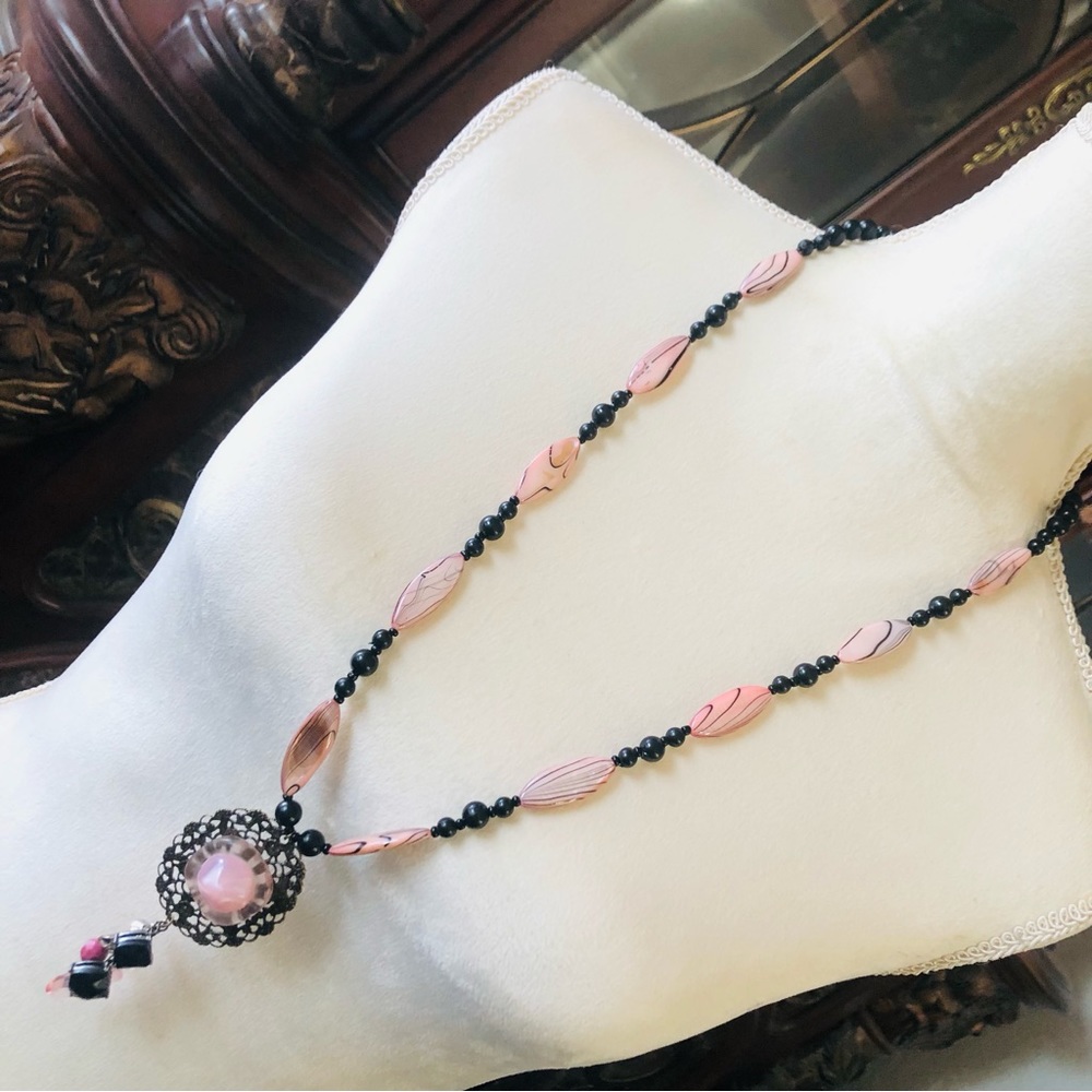Handcrafted repurpose natural shell beaded pendant necklace